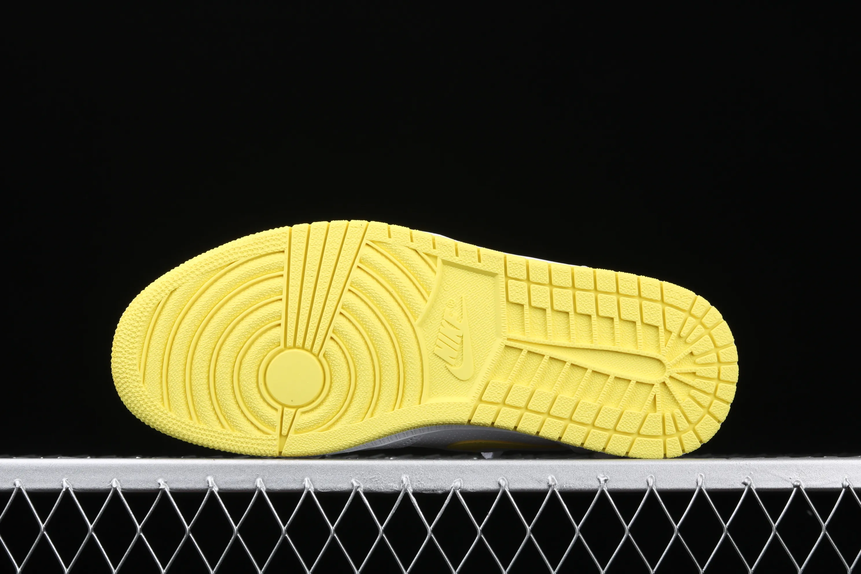 All categories Air Jordan Jordan series basketball shoes Air Jordan 1 High Air Jordan 1 High OG "First Class Flight" Style AJ1 Joe 1 first class flight white and yellow Flight QR code basketball shoes 555088-170